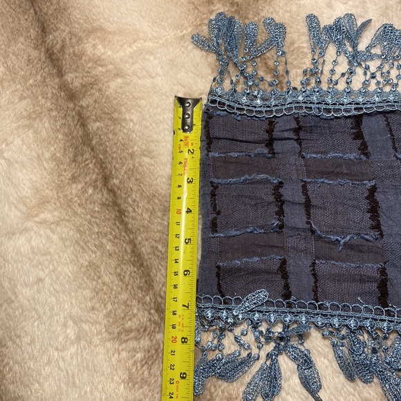 Scarf with blue fringes linen polyester mix - Picture 7 of 9